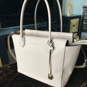 MK Pebble Leather Bag in blush , gold hardware!